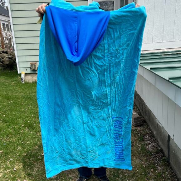 Hoodiepillow 5 in 1 Blue Beach Towel built in hood pockets convertible into bag - Picture 6 of 16